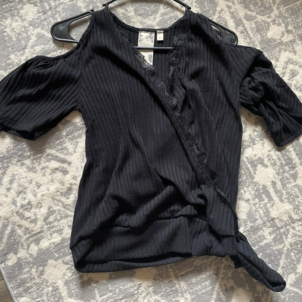 Buckle side tie top